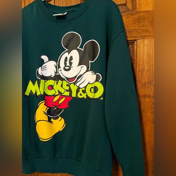 Disney Green Crewneck Pullover Sweater with Mickey Mouse Size Medium Unisex - Picture 11 of 12